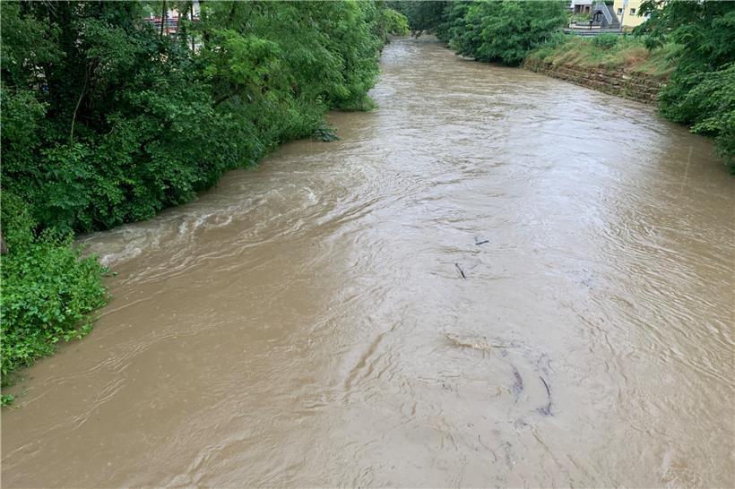Die Alzette in Itzig droht, über die Ufer zu treten