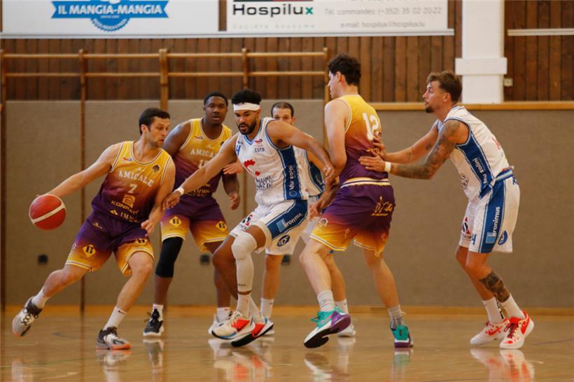 Die Amicale um Scott Morton (am Ball) entschied die Partie gegen Esch in letzter Sekunde für sich
