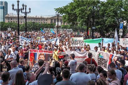 Die Anhänger des Gouverneurs sehen Furgals Verhaftung als politisch motiviert und als einen Versuch des Kreml an, einen Gegner der Regierungspartei Geeintes Russland abzusetzen

