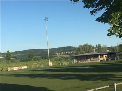 Die Anlagen rund um den Fußballplatz werden modernisiert. Er wird auch von den Aspelter und den Mondorfer Mannschaften benutzt. 
