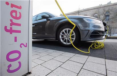 Die Anmeldungen von Elektroauto-Zulassungen stiegen in Deutschland 2019 um 61 Prozent im Vergleich zum Vorjahr. 
