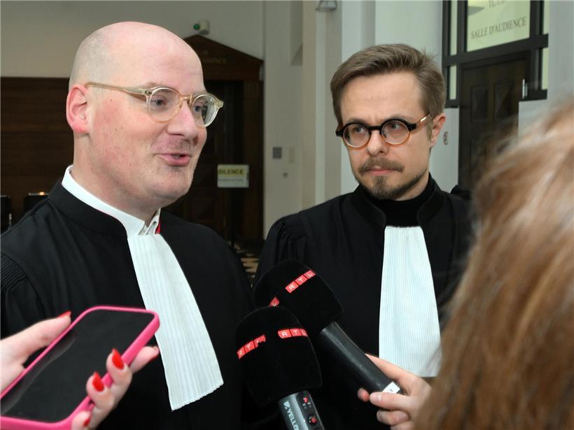 Eine Bewährungsstrafe und fünf Freisprüche Anwälte der Nebenklage Maître Maximilien Lehnen und Maître Thierry Hirsch im Gerichtssaal