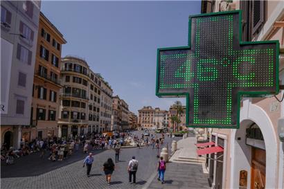 Die Anzeigetafel einer Apotheke zeigte im Juli eine Temperatur von 46 Grad in der Innenstadt von Rom an. Nun erwartet Italien die nächste Hitzewelle

