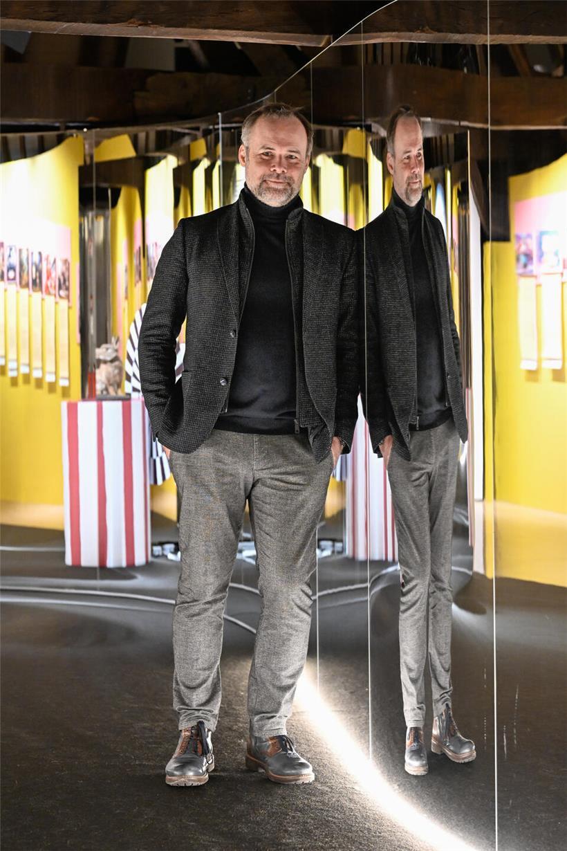 Patrick Michaely, Kurator und Direktor des MNHNL, beim Rundgang durch die Ausstellung mit dem Tageblatt