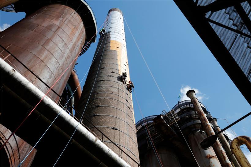 Die Arbeiten an „Torches of Freedom“ wurden durch das schlechte Aprilwetter verz...