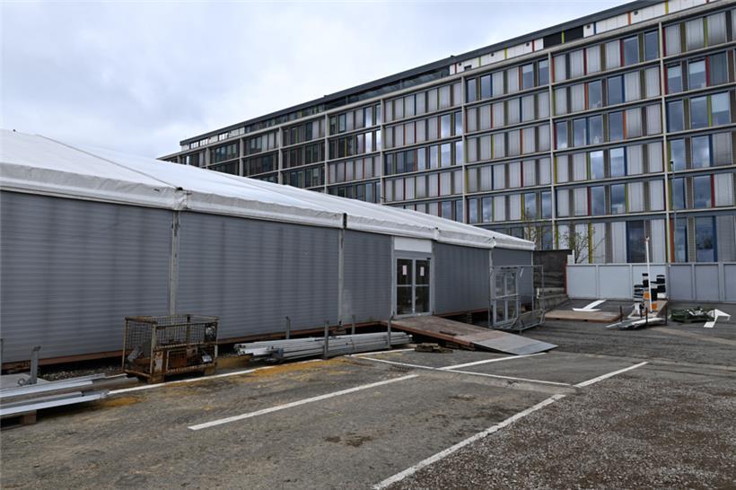 Die Arbeiten auf Kirchberg laufen auf Hochtouren, denn die ersten Flüchtlinge so...