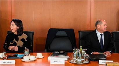 Die Außenministerin Annalena Baerbock und den deutschen Kanzler zieht es in Sachen Außenpolitik des Landes nicht immer in die gleiche Richtung
