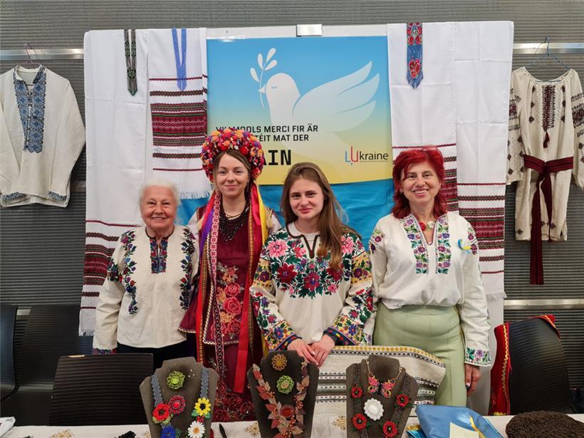 Die Aussteller von LUkraine, die zweite von links Julia Yamkova