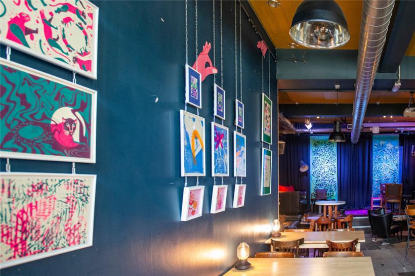 Die Ausstellung „Radiant Hands“ in der Kufa
