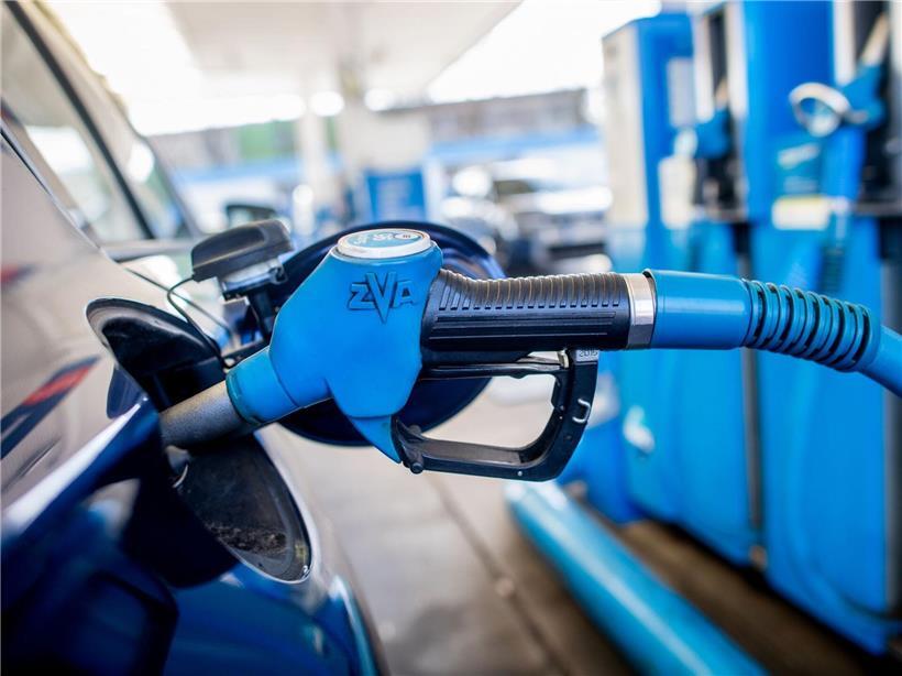 Zerstörte Gebäude und rauchende Trümmer als Folgen des Irankrieges im Nahostkonflikt