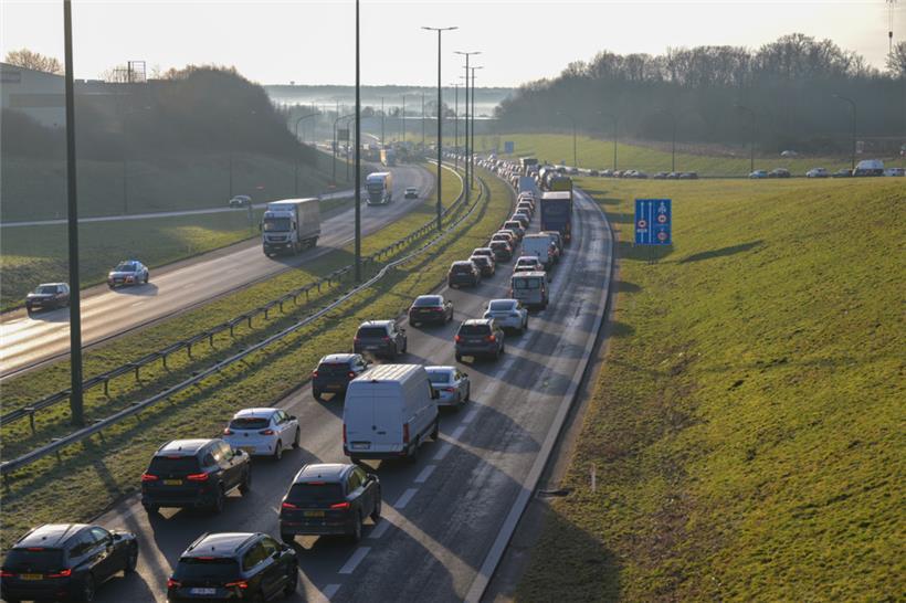 Die Autobahnen A3 und A6 (Foto) sollen zum Teil dreispurig werden