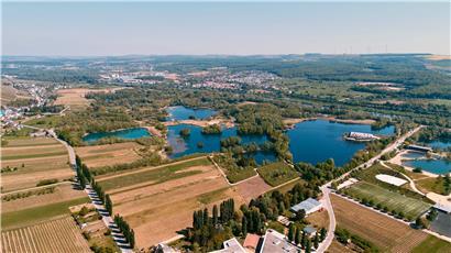 Die Baggerweiher in Remerschen sind eines der an Wahrzeichen nicht armen Fusionsgemeinde Schengen
