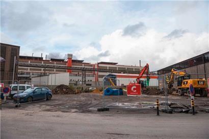 Die Bauarbeiten auf dem ehemaligen Schotterparkplatz dauern noch bis Februar
