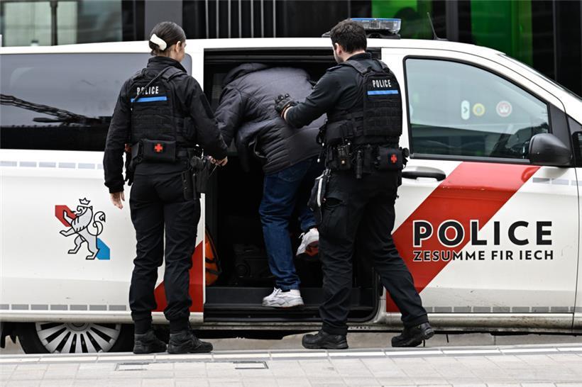 Die Beamten konnte den Mann erst nach einer kurzen Verfolgungsjagd stoppen
