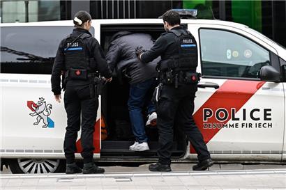 Die Beamten konnte den Mann erst nach einer kurzen Verfolgungsjagd stoppen
