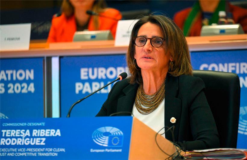 Die Benennung der designierten spanischen EU-Kommissarin Teresa Ribera (im Bild) wird derzeit von der konservativen EVP-Fraktion im EU-Parlament blockiert, da die Konservativen vermutlich den italienischen Postfaschisten Raffaele Fitto als künftigen Vizepräsidenten der Kommission durchbringen wollen
