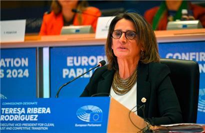 Die Benennung der designierten spanischen EU-Kommissarin Teresa Ribera (im Bild) wird derzeit von der konservativen EVP-Fraktion im EU-Parlament blockiert, da die Konservativen vermutlich den italienischen Postfaschisten Raffaele Fitto als künftigen Vizepräsidenten der Kommission durchbringen wollen
