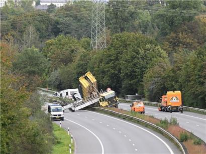 Die Bergungsarbeiten laufen auch am Nachmittag noch

