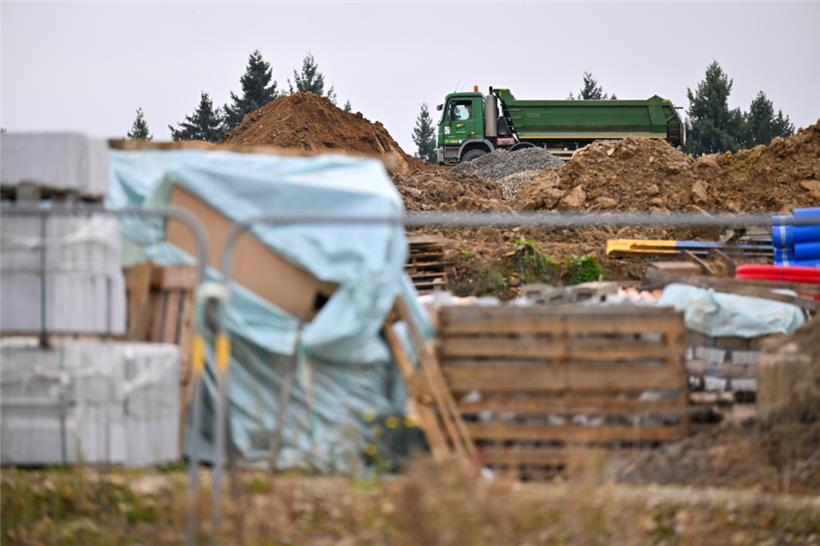 Die Beschäftigung im Bausektor sinkt noch immer

