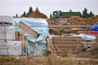 Die Beschäftigung im Bausektor sinkt noch immer
