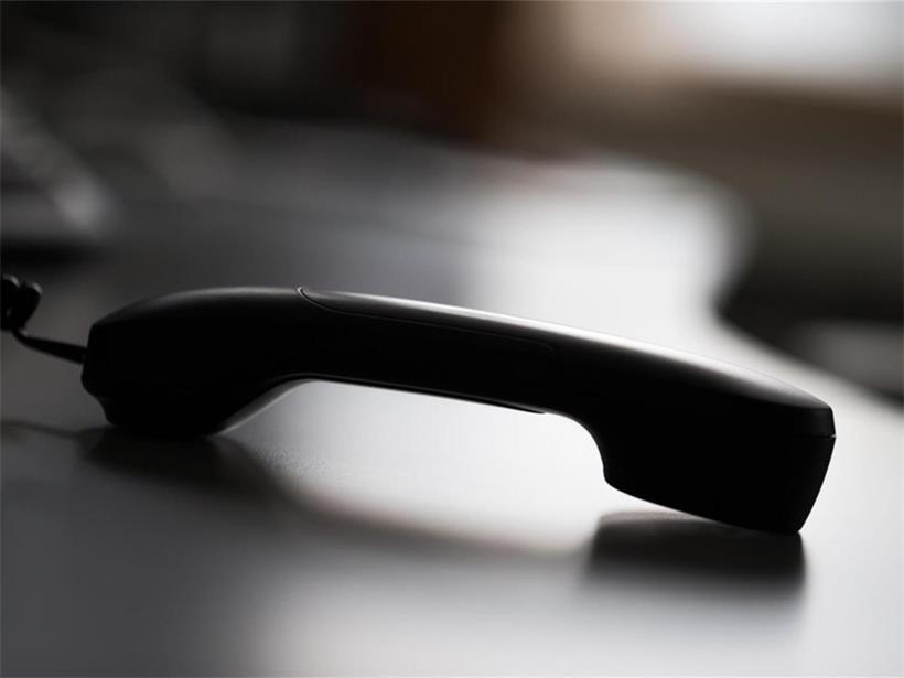 Die Betrüger versuchen, ihre Opfer am Telefon unter Druck zu setzen