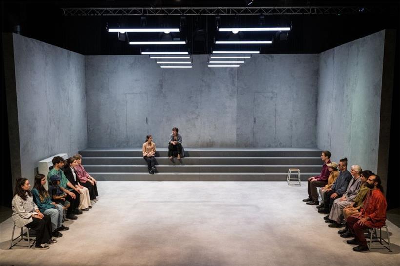 Die „Biergerbühn“ in Aktion bei „The Stranger Song“ (2025)
