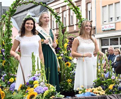 Die Blumenkönigin feierte am Wochenende auf dem Weinfest in Grevenmacher
