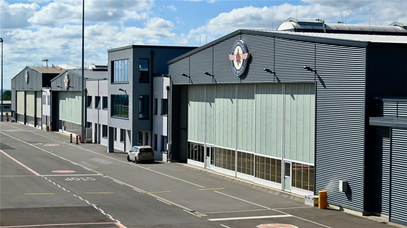 Die Büros und Hangare der Luxemburger Air Rescue (LAR) auf Findel