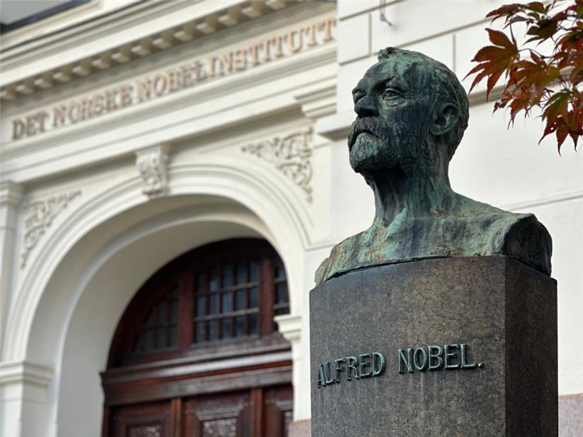 Die Büste des Preisstifters und Dynamit-Erfinders Alfred Nobel vor dem norwegischen Nobel-Institut
