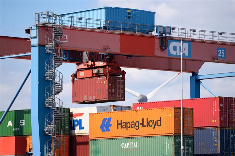 Die Bundesbank rechnet damit, dass die Wirtschaft im zu Ende gehenden Sommer-Quartal voraussichtlich etwas schrumpft, dann Ende 2022 und Anfang 2023 sogar merklich Fahrt verliert
