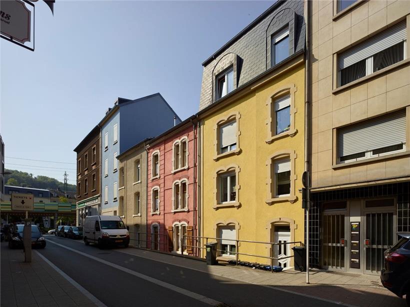 Die Burenstraße heute mit den Häusern aus der Lefèvre-Zeit und dem Café San Siro, Nachfolger des italienischen Café Verona, an der Ecke mit dem Prinzenring
