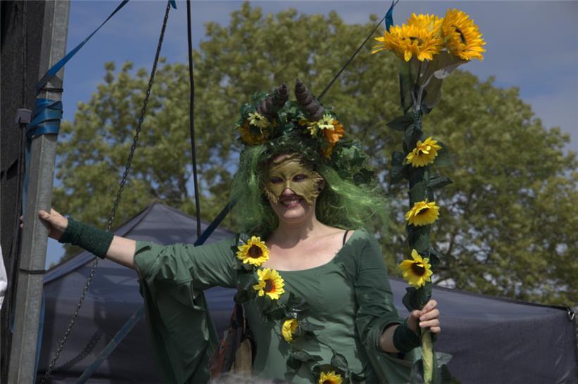 Die Burschen und Jungfern übertrumpften sich mit phantastischen Kostümen