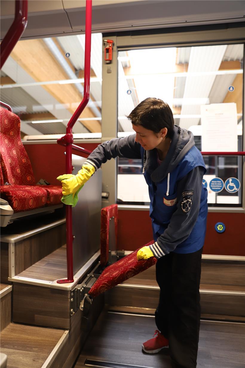 Die Busse werden regelmäßig desinfiziert