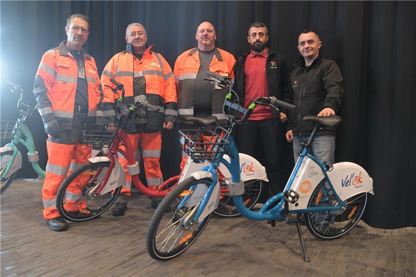 Die CIGL-Esch-Mitarbeiter mit den neuen Leihrädern. Sie sind es, die das Vël’OK-Netz betreuen.
