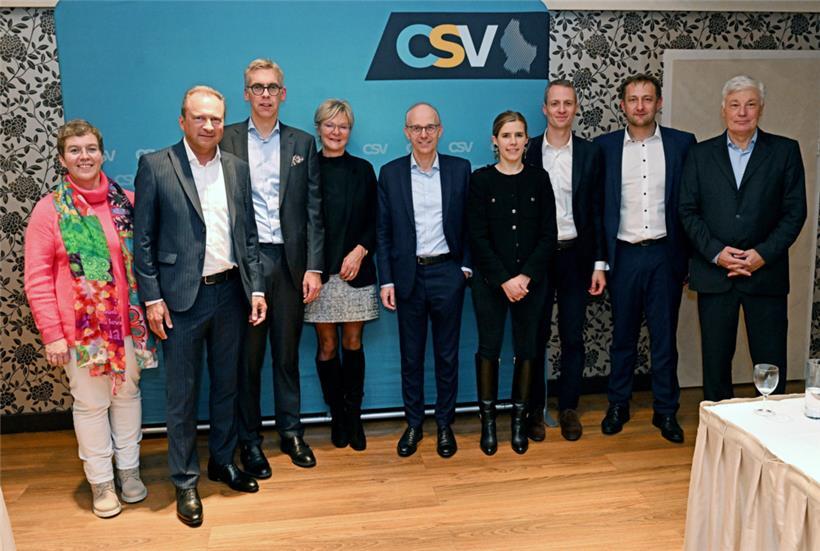 Die CSV-Regierungstruppe rund um Premierminister Luc Frieden (Bildmitte)
