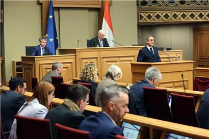Chamber kritisiert Xavier Bettels Entwicklungspolitik-Pläne, Politikdiskussion im Parlament sichtbar