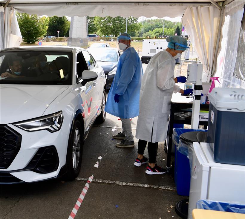 Die Corona-Teststation am Rond-point Raemerich in Esch

