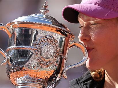 Coupe Suzanne Lenglen Pokal, Mirra Andrejewa mit Grand-Slam-Trophäe, Tennis-Siegerin, bedeutender Triumph