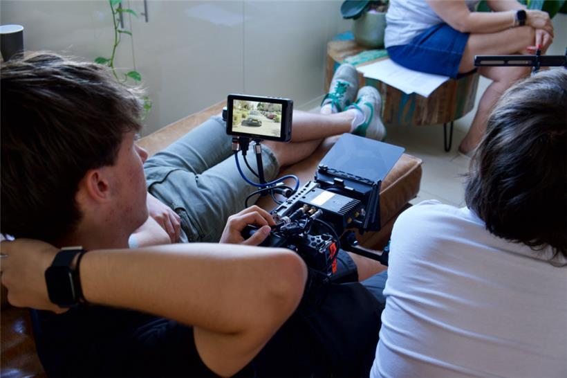 Die Crew begutachtet ihre Arbeit
