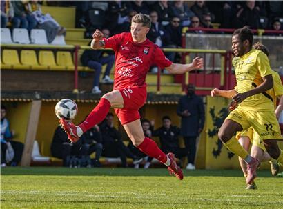 D03-Abwehr mit Kevin d’Anzico links hält die Null in spannendem Fußballspiel erfolgreich dicht