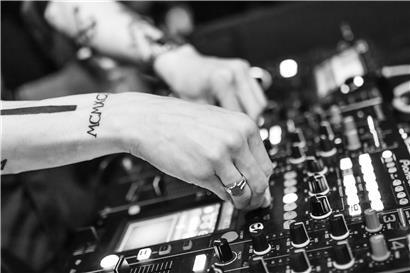 Die DJs des Landes befinden sich seit etwa zwei Monaten im sogenannten „chômage technique“
