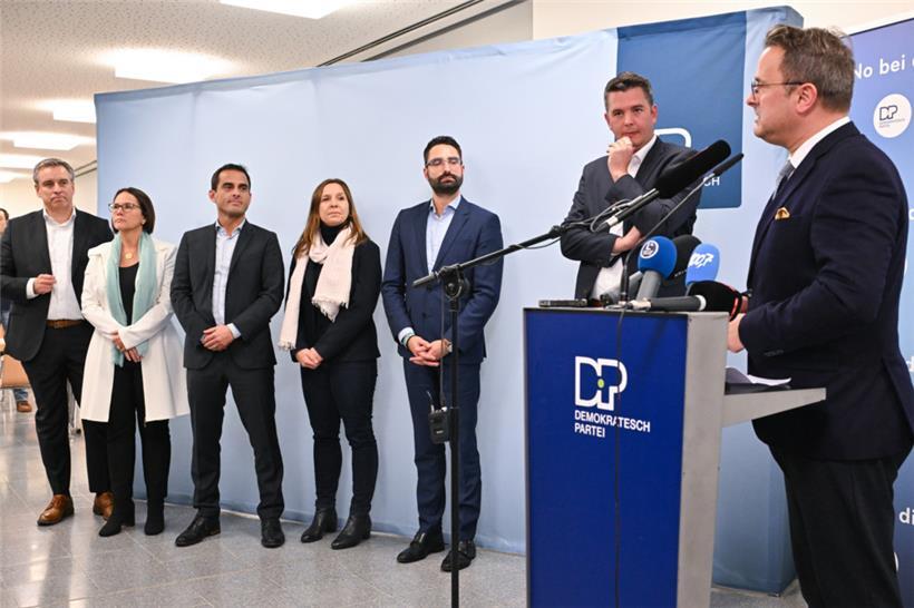 Die DP-Minister (v.l.n.r.): Claude Meisch, Yuriko Backes, Max Hahn, Stéphanie Obertin, Eric Thill, Lex Delles, Xavier Bettel

