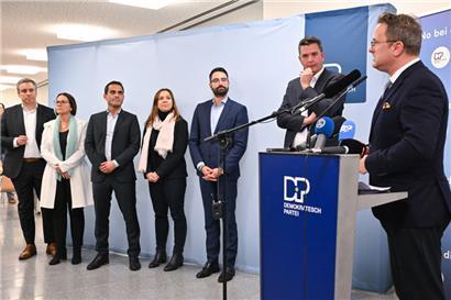 Die DP-Minister (v.l.n.r.): Claude Meisch, Yuriko Backes, Max Hahn, Stéphanie Obertin, Eric Thill, Lex Delles, Xavier Bettel
