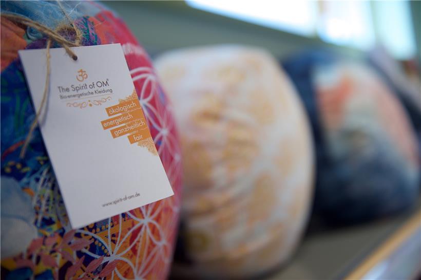 Die Dekorationsartikel sind zeitgemäß. Ostern steht vor der Tür.