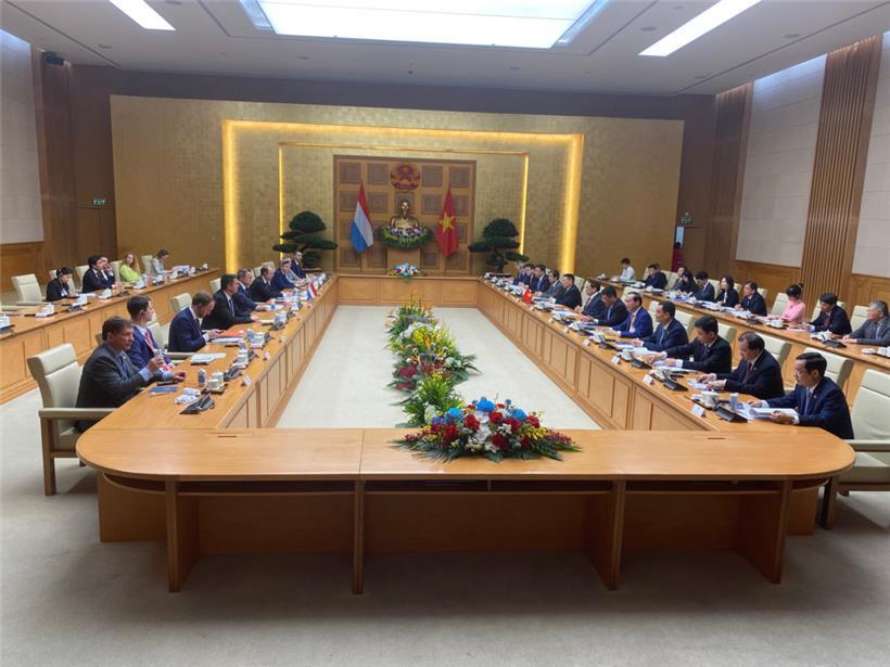 Die Delegation aus Luxemburg (links) am Verhandlungstisch
