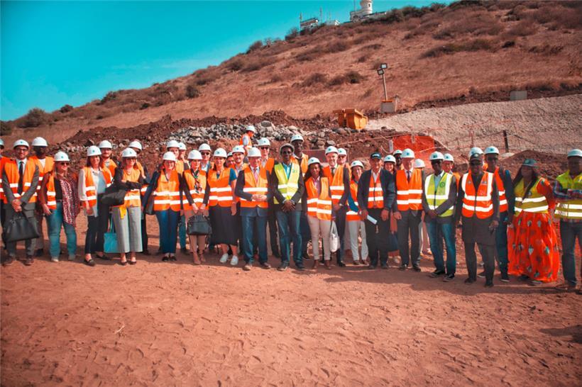 Die Delegation beim Besuch der Meerwasserentsalzungsanlage in Les Mamelles
