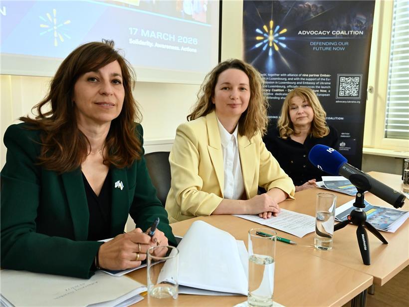 Anne Calteux, Inna Jaremenko und Barbara Karpetova präsentieren das Projekt „Advocacy Coalition – Defending Our Future Now“ in Luxemburg