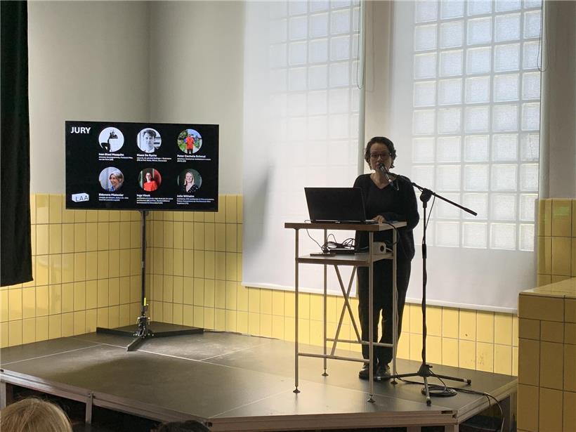 Maribel Casas, Direktorin des LUCA, spricht auf der Pressekonferenz zum Luxembourg Architecture Award 2026