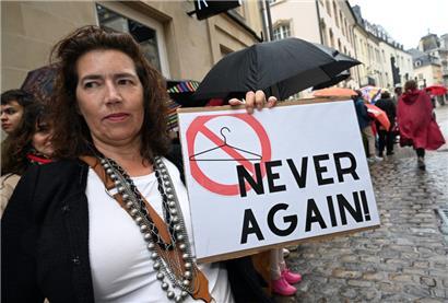 Die Diskussion um die Verankerung eines Rechts auf Schwangerschaftsabbruch in die Verfassung geht weiter
