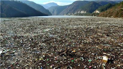 Die Drina, Grenzfluss zwischen Serbien und Bosnien-Herzegowina, galt als einer der schönsten Flüsse Europas – bis das Plastik kam 

